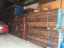 Gỗ Óc Chó Số Lượng Lớn Sẵn Có Tại Kho, Bãi